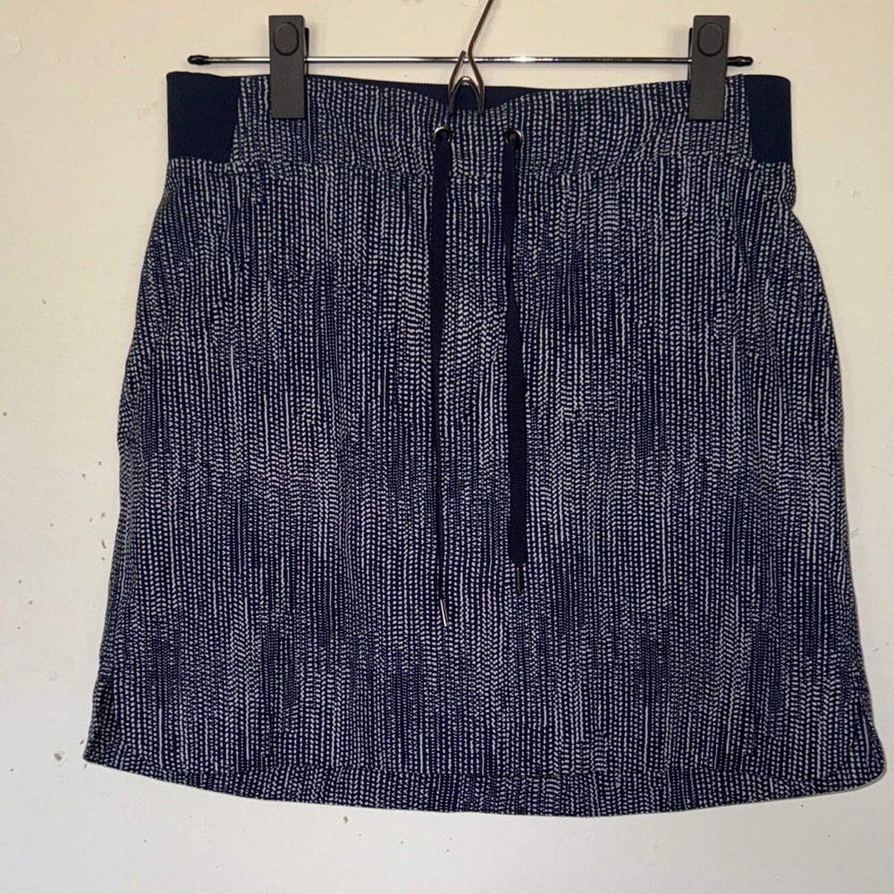 Athleta Blue Batik Midtown Skort Size 4